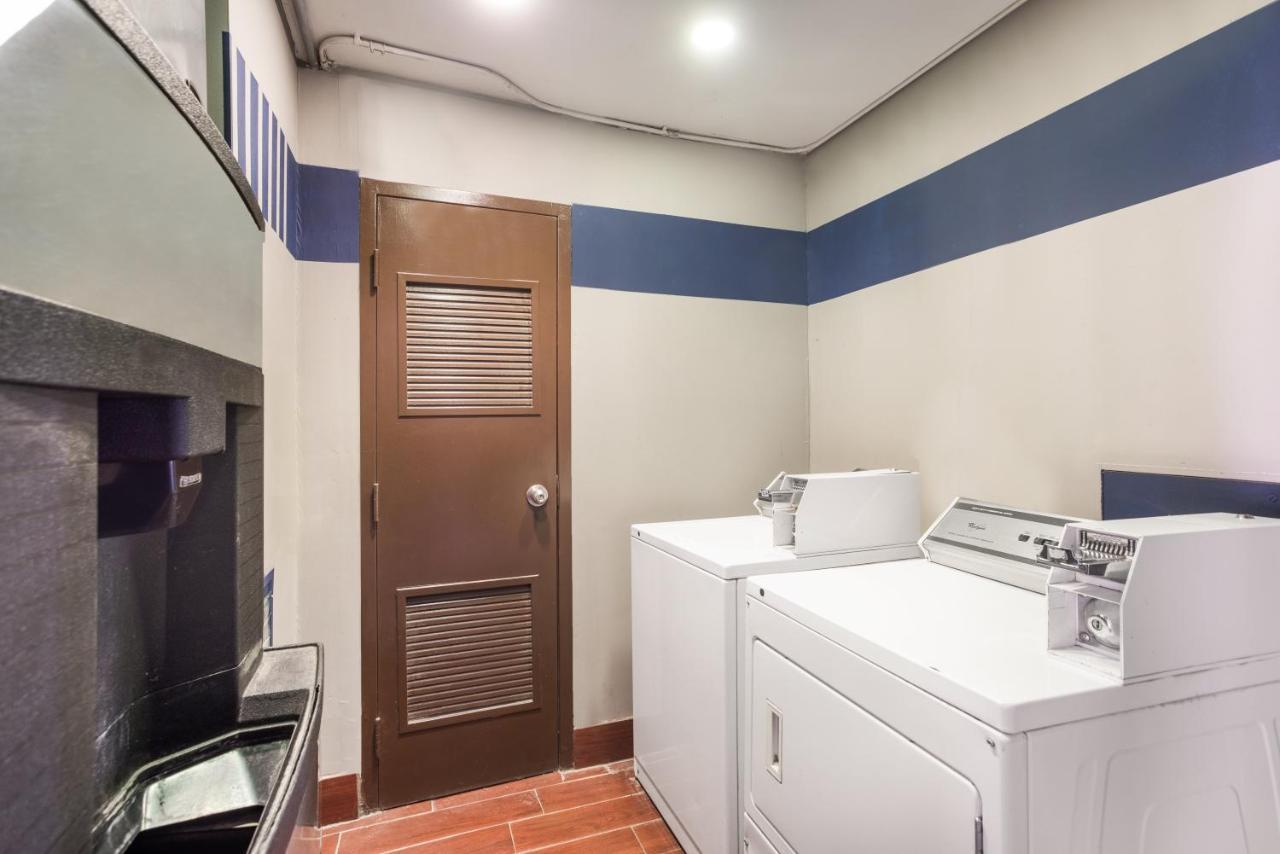 Red Roof Inn & Suites Athens, Al Zewnętrze zdjęcie