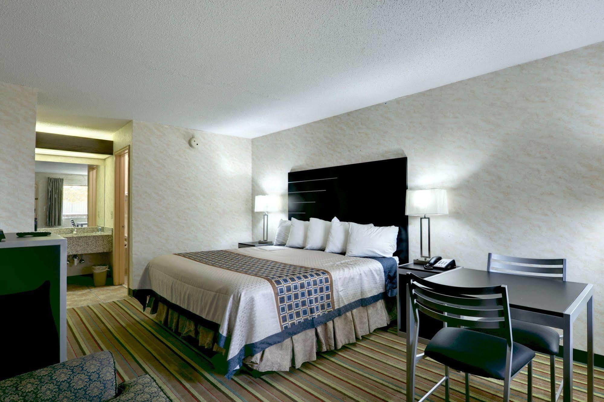 Red Roof Inn & Suites Athens, Al Zewnętrze zdjęcie