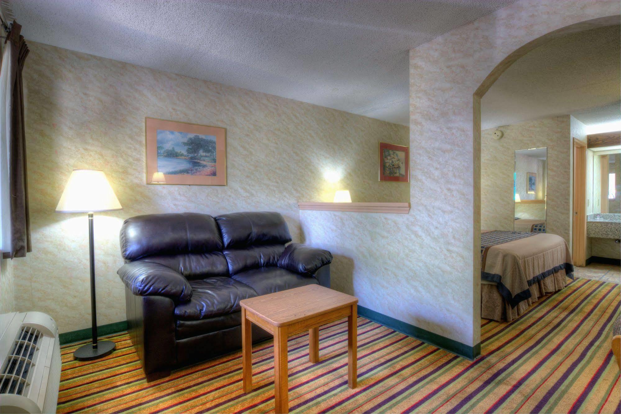 Red Roof Inn & Suites Athens, Al Zewnętrze zdjęcie